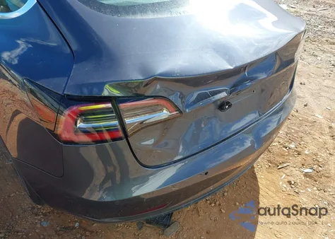 2020 Tesla Model 3 Standard Range Plus Rear-Wheel Drive/Standard Range Rear-Wheel Drive z USA, uszkodzony, nr VIN 5YJ3E1EA4LF796814